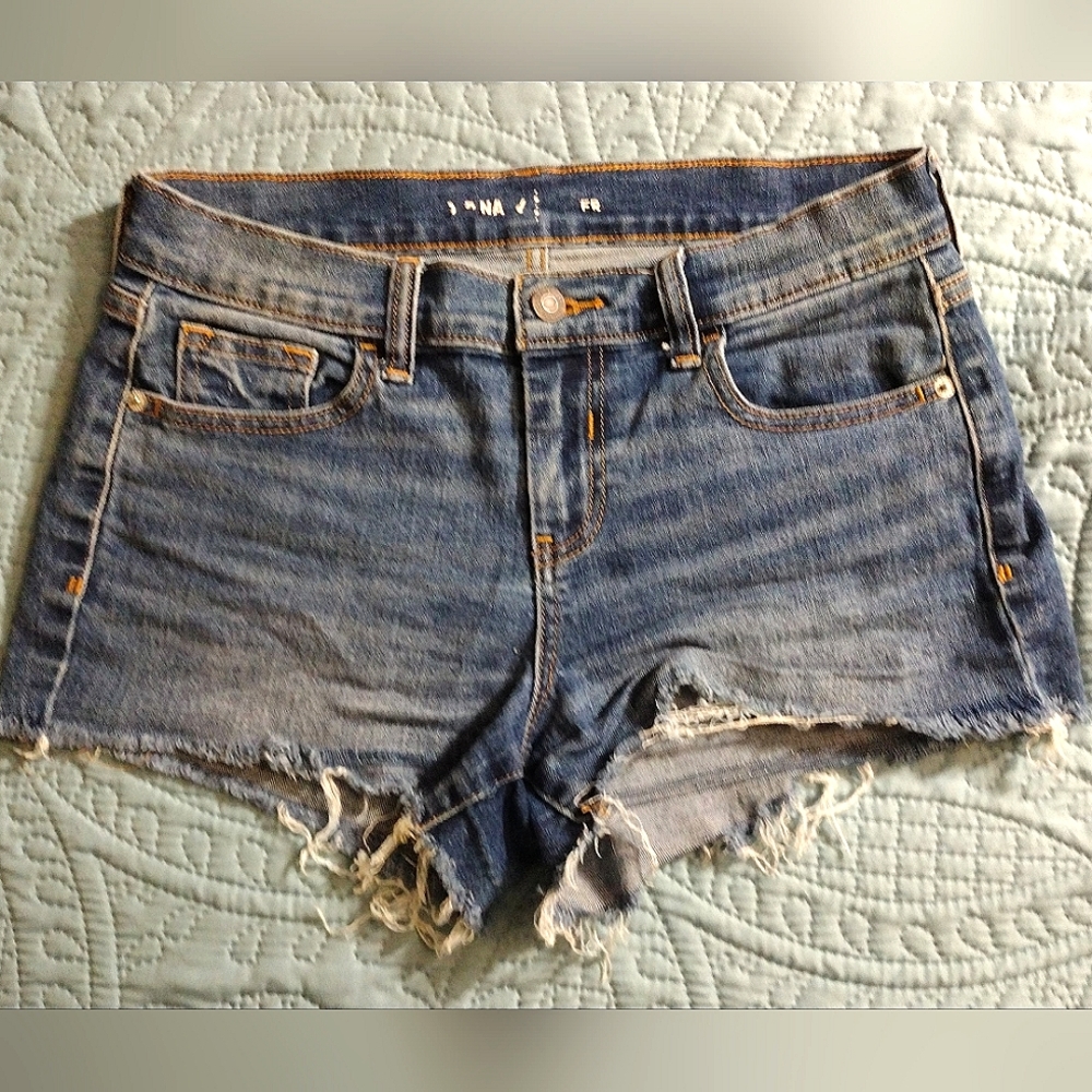 GUC distressed Old Navy cut off denim shorts